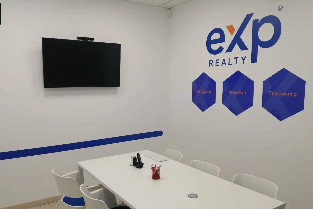 Sala de reunion de Exp Realty en Vllanueva del Rosario