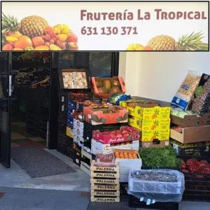 Cartel de Fruteria La Tropical cuadrado en Villanueva del Rosario