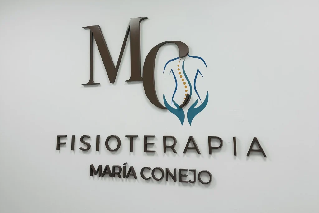 Logo horizontal de Fisioterapia María Conejo en Villanueva del Rosario