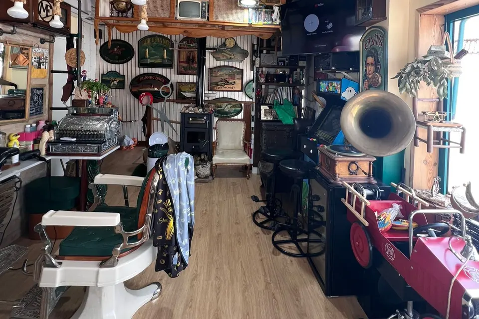 Foto dos del interior del Capricho del Peinaito en Villanueva del Rosario