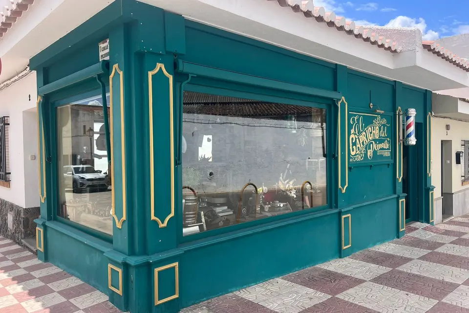 Fachada exterior de lado del Capricho del Peinaito en Villanueva del Rosario