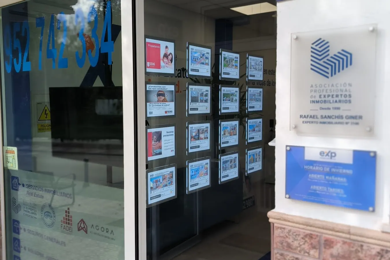 Escaparate de Exp Realty en Vllanueva del Rosario