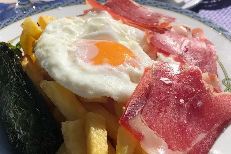 Plato combinado de Restaurante Los Mellizos en Villanueva del Rosario